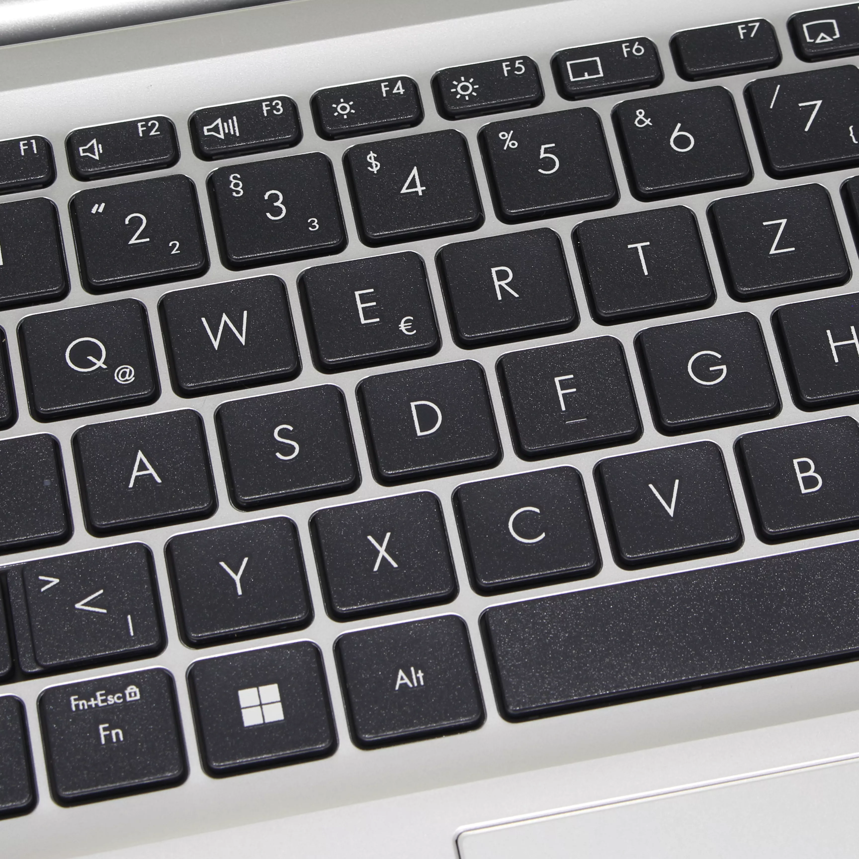 ASUS Vivobook X1505V | 16GB RAM | 1TB NVMe SSD | ASUS Vivobook X1505VA-MA921 | Intel Core i9-13900H | 15.6" OLED Display | Windows 11 Pro | WLAN & Bluetooth | MS Office 2024